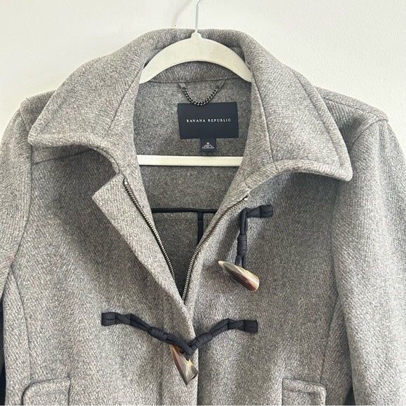 Banana Republic Wool Blend Classic Toggle Coat in Grey sz Medium Peacoat Duffle - Picture 3 of 10